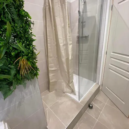 Jacuzzi Centre *